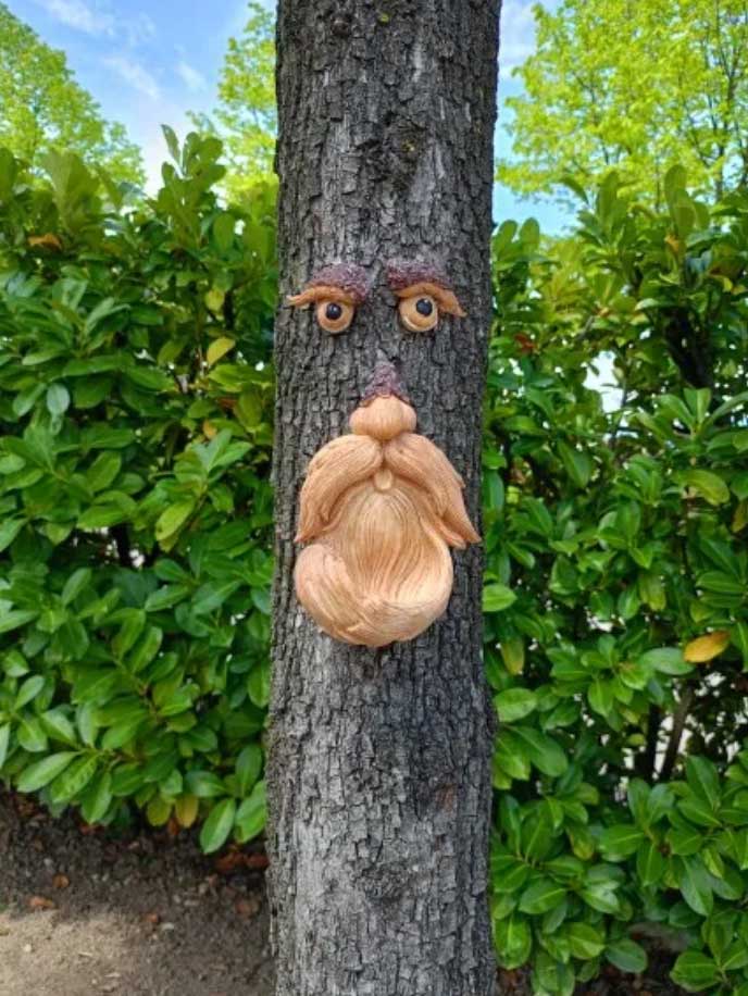 BirdFeeder, dekoracija za drevo v obliki obraza, ki je hkrati hranilnica za ptice - Image 10