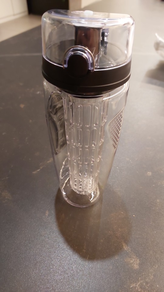 FruitBottle, plastenka za vodo z infuzorjem za sadje, zelišča ali čaj (1000 ml) - Image 10