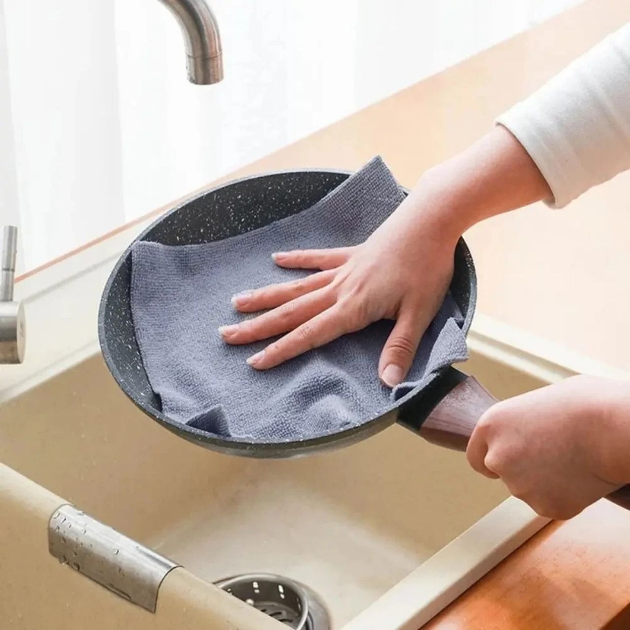 Čistilne krpe v roli iz mikrovlaken (30 kos.), KitchRoll - Image 2