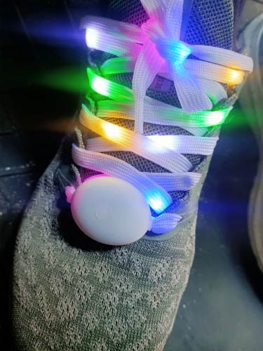 LedLaces, svetleče vezalke – bele s pisanimi led lučkami - Image 2