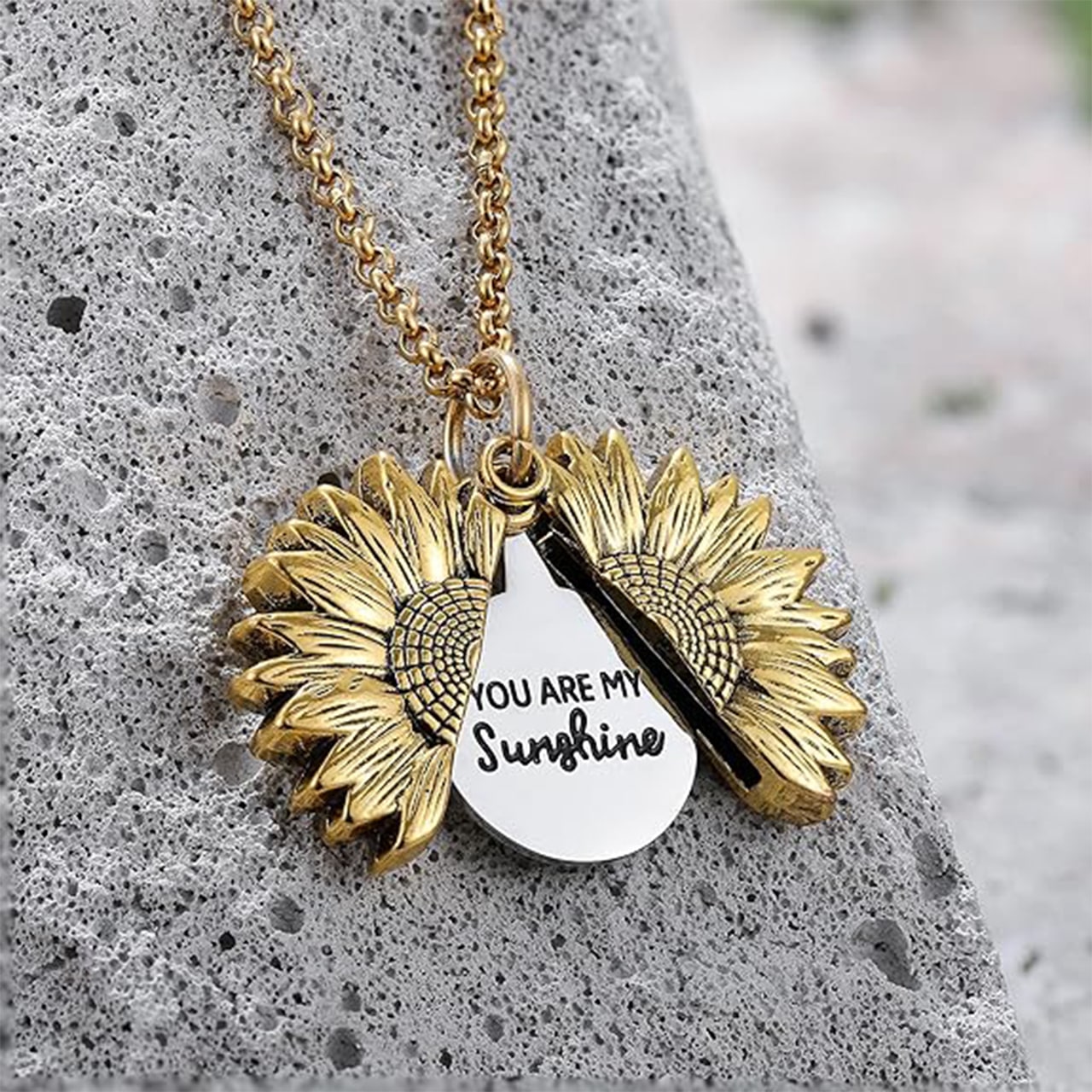 Simpatičen motiv sončnice in angleški napis “You are my sunshine”.