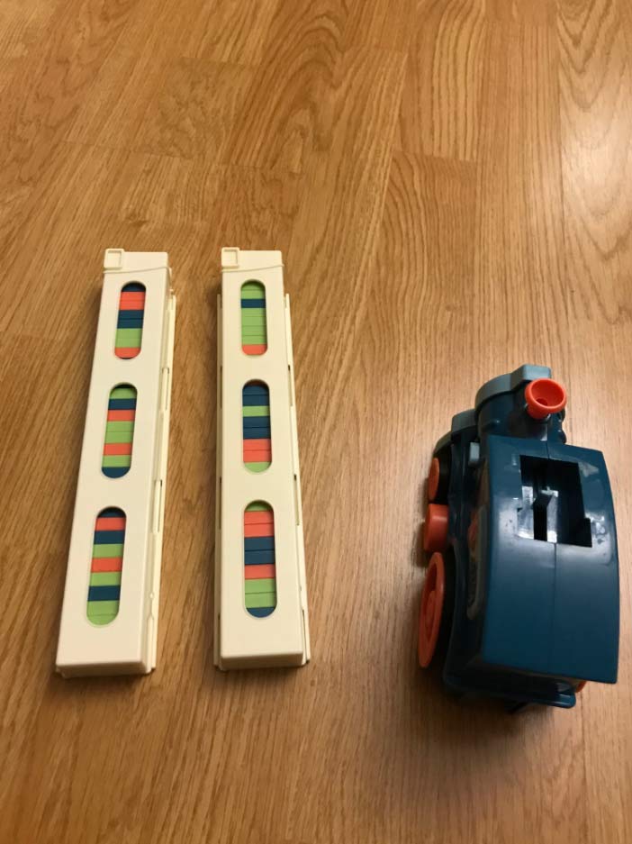 TrainDomino, vlak, ki zlaga domine - Image 2