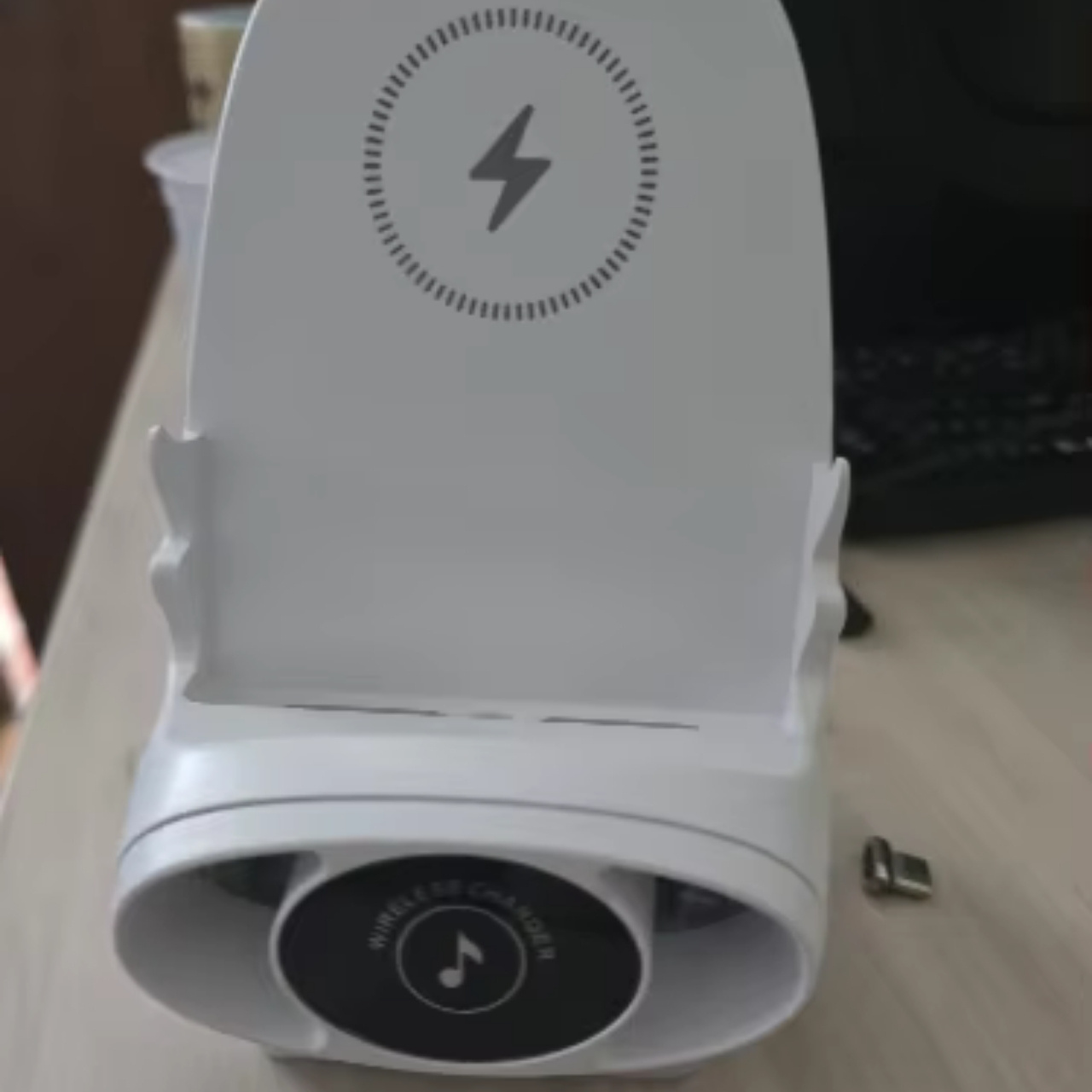 WirelessCharger, brezžični hitri polnilec in držalo za telefon v enem - Image 10