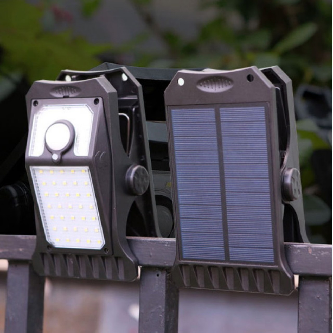 DeckClip, solarna vrtna svetilka s sponko in senzorjem gibanja - Image 1